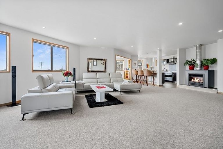 Photo of property in 570a Papamoa Beach Road, Papamoa Beach, Papamoa, 3118