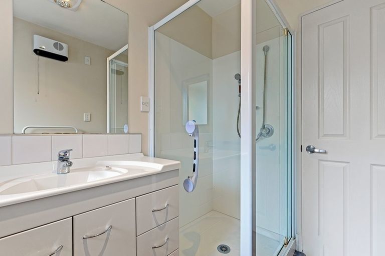 Photo of property in 12a Grassmere Street, Papanui, Christchurch, 8052