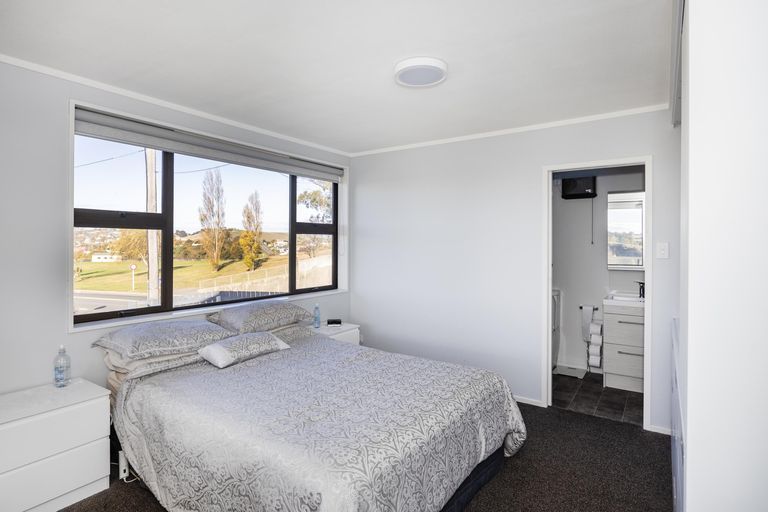 Photo of property in 2 Solway Street, Holmes Hill, Oamaru, 9401