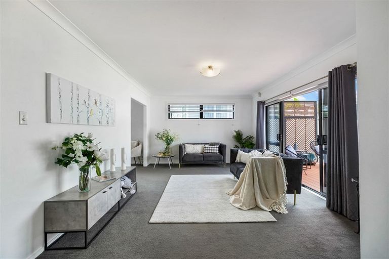 Photo of property in 49 Minaret Drive, Bucklands Beach, Auckland, 2014