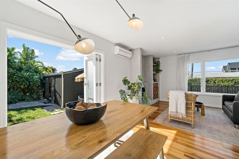 Photo of property in 17 Karamu Street, Te Atatu Peninsula, Auckland, 0610