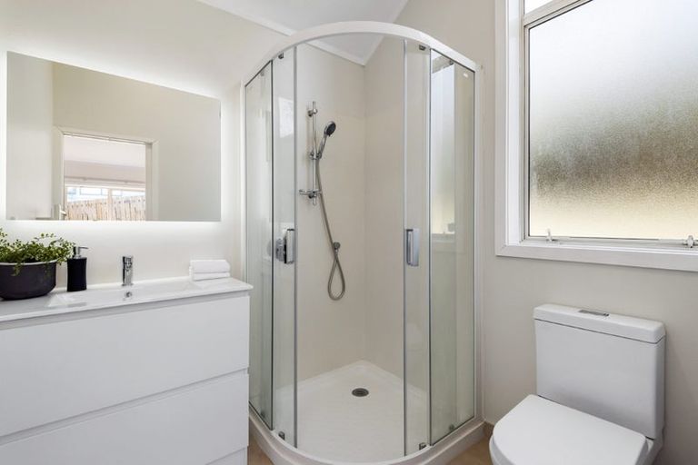 Photo of property in 14 Mcfetridge Place, Hillcrest, Auckland, 0627