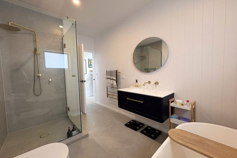 Photo of property in 37 Boeing Way, Newlands, Wellington, 6037