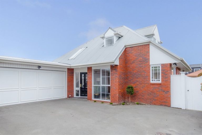 Photo of property in 99a Avonhead Road, Avonhead, Christchurch, 8042