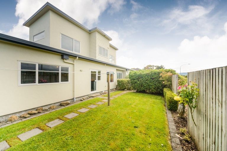 Photo of property in 1 Silkwood Place, Fitzherbert, Palmerston North, 4410