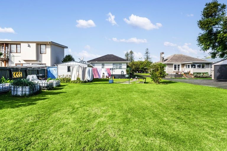 Photo of property in 27 Shortt Avenue, Mangere Bridge, Auckland, 2022