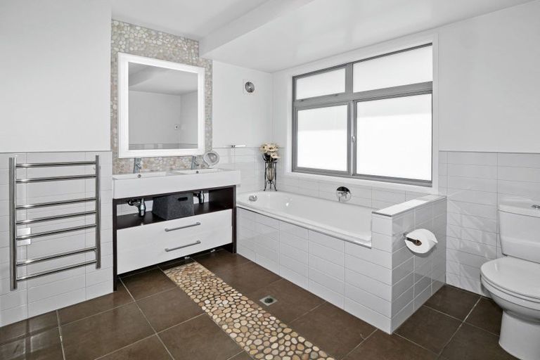 Photo of property in 2/23 Rita Street, Mount Maunganui, 3116