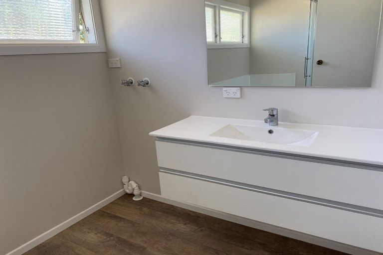 Photo of property in 15 Pekanga Road, Normandale, Lower Hutt, 5010