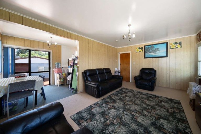 Photo of property in 15 Whitley Crescent, Otara, Auckland, 2023