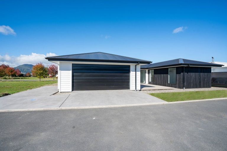 Photo of property in 16 Maison Way, Rangatira Park, Taupo, 3330