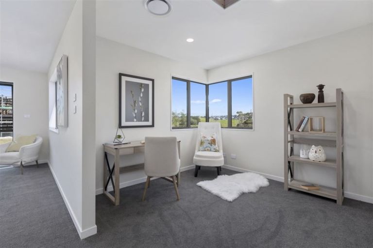 Photo of property in 22 Longshore Drive, Long Bay, Auckland, 0630