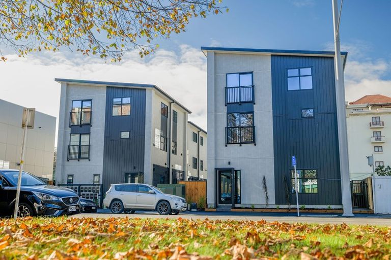 Photo of property in 2/100 Office Road, Merivale, Christchurch, 8014