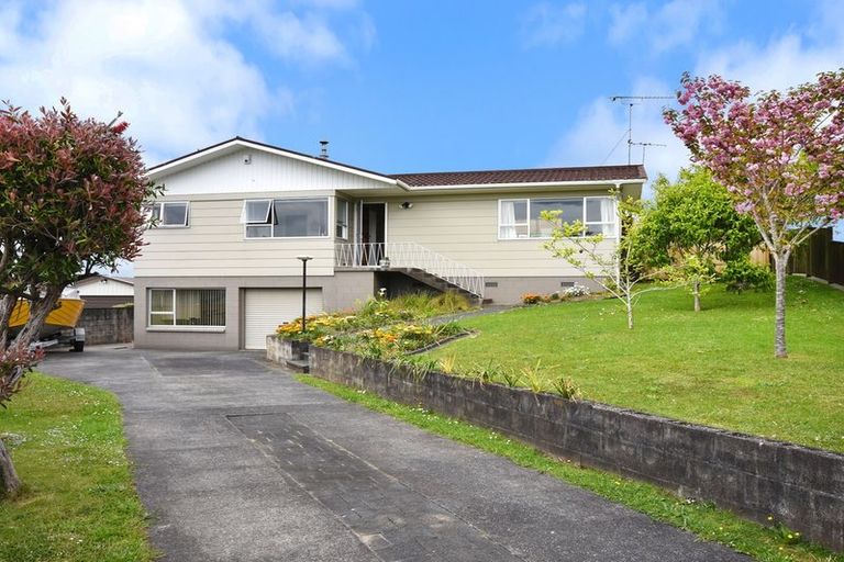 Photo of property in 14 Snowden Place, Opaheke, Papakura, 2113
