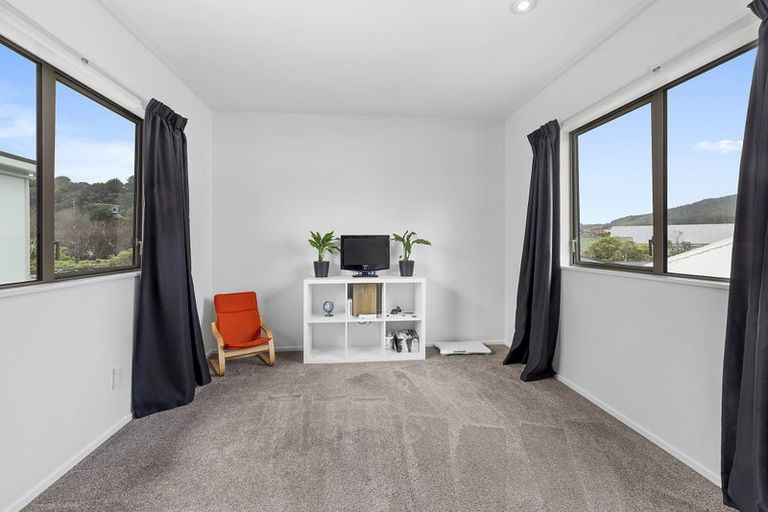 Photo of property in 12 Cambridge Street, Tawa, Wellington, 5028