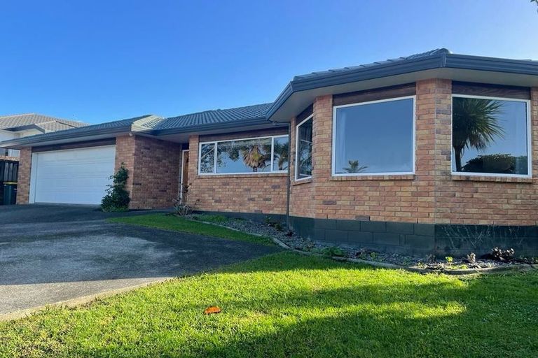Photo of property in 20 Kath Hopper Drive, Orewa, 0931