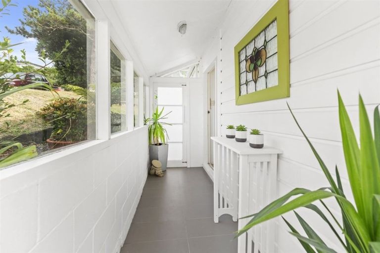 Photo of property in 97 Kahu Road, Paremata, Porirua, 5024