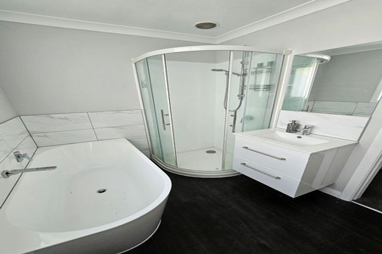 Photo of property in 1 Taylor Terrace, Tawa, Wellington, 5028