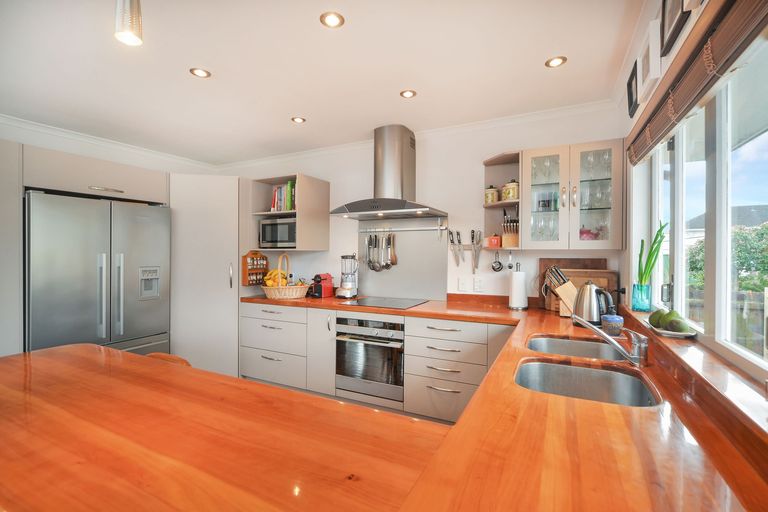 Photo of property in 30a Enderby Drive, Te Atatu Peninsula, Auckland, 0610