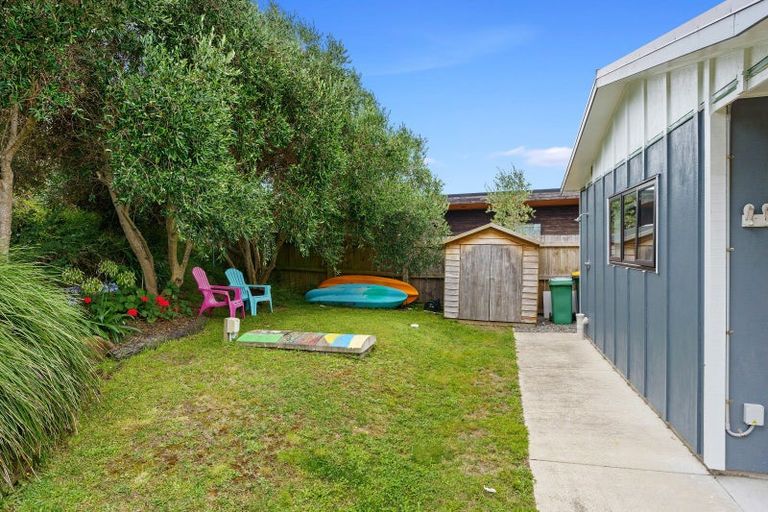 Photo of property in 7 James Street, Waikawa Beach, Manakau, 5573