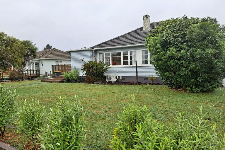 Photo of property in 35 Somerset Street, Brooklands, New Plymouth, 4310