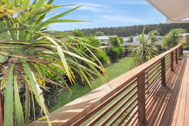 Photo of property in 22 Hennessy Street East, Foxton Beach, Foxton, 4815