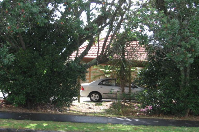Photo of property in 22 Tirimoana Road, Te Atatu South, Auckland, 0602