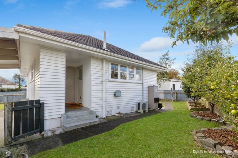 Photo of property in 18 Montrose Place, Takaro, Palmerston North, 4412