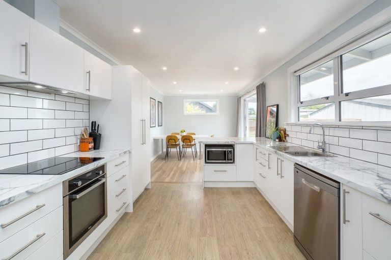 Photo of property in 14 Mahupuku Street, Greytown, 5712