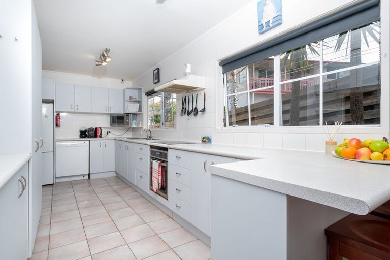Photo of property in 48 Donovan Avenue, Massey, Auckland, 0614