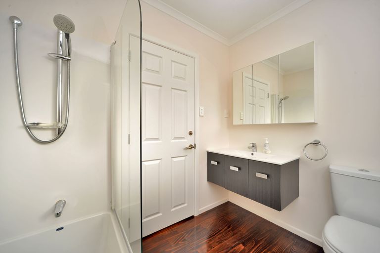 Photo of property in 30a Enderby Drive, Te Atatu Peninsula, Auckland, 0610