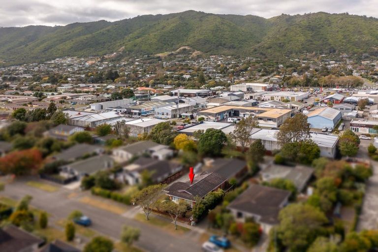 Photo of property in 30a Rewarewa Crescent, Waikanae, 5036