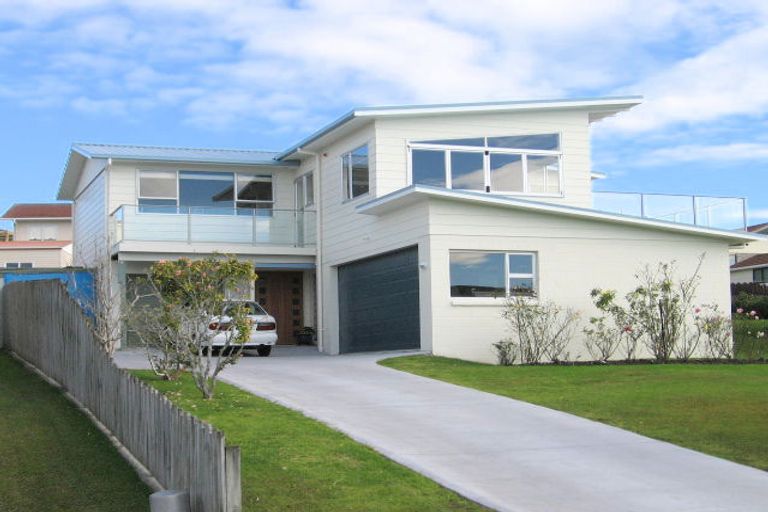 Photo of property in 6 Ngatira Place, Snells Beach, 0920
