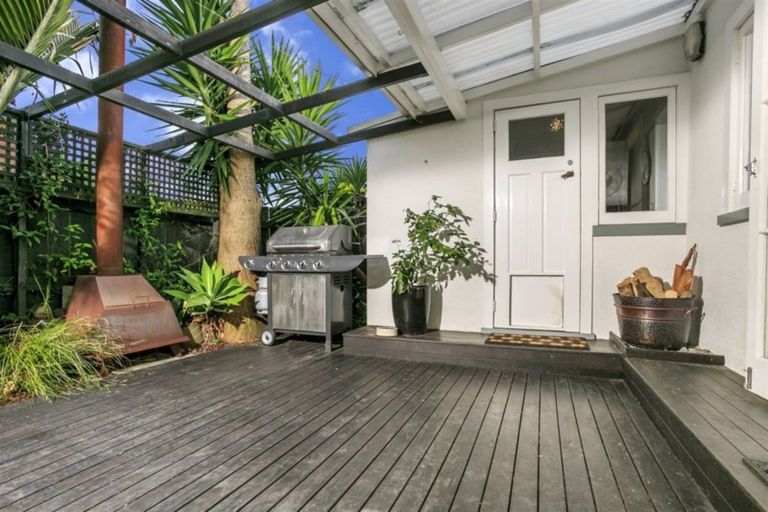 Photo of property in 2/98 Eversleigh Road, Belmont, Auckland, 0622