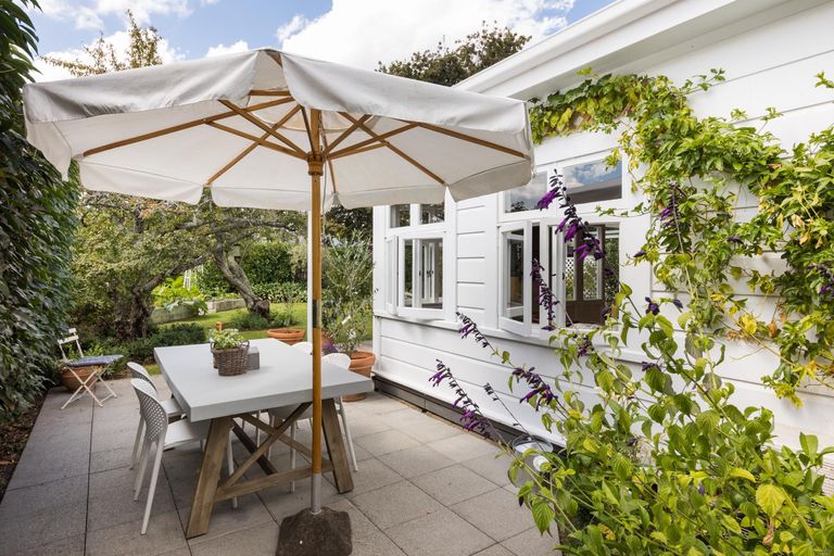 Photo of property in 135 Russell Street, Palmerston North, 4414