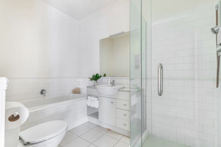 Photo of property in 3/36 Victoria Road, Devonport, Auckland, 0624