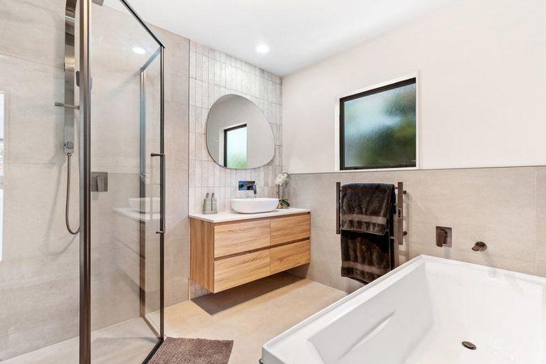 Photo of property in 13 Te Ruru Way, Stanmore Bay, Whangaparaoa, 0932