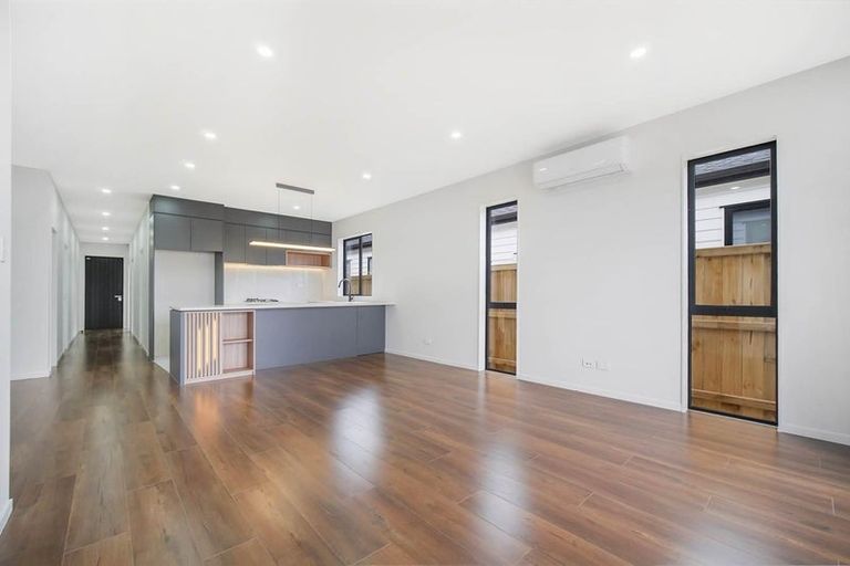 Photo of property in 15 Kaapehu Street, Karaka, 2578