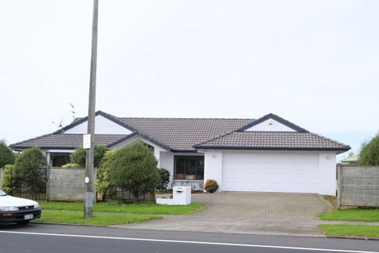 Photo of property in 170 Botany Road, Botany Downs, Auckland, 2010