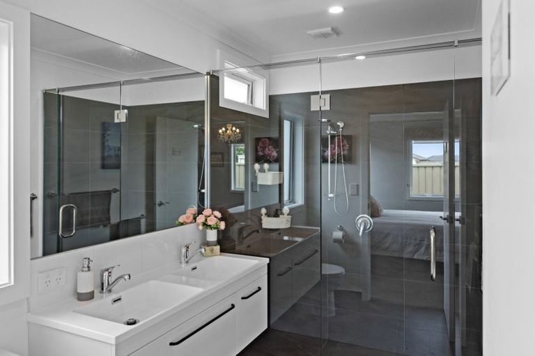 Photo of property in 10 Pelorus Avenue, Poraiti, Napier, 4112