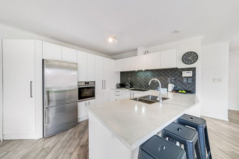 Photo of property in 8 Eloise Place, Clendon Park, Auckland, 2103