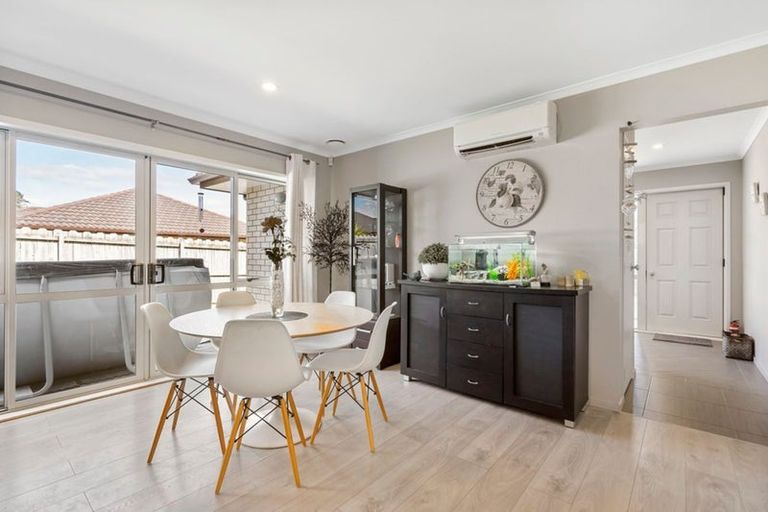 Photo of property in 25 Saltwood Street, Red Beach, 0932