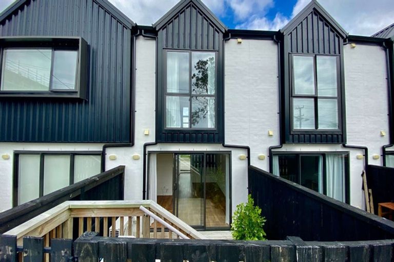 Photo of property in 8/36 Kaipatiki Road, Glenfield, Auckland, 0629