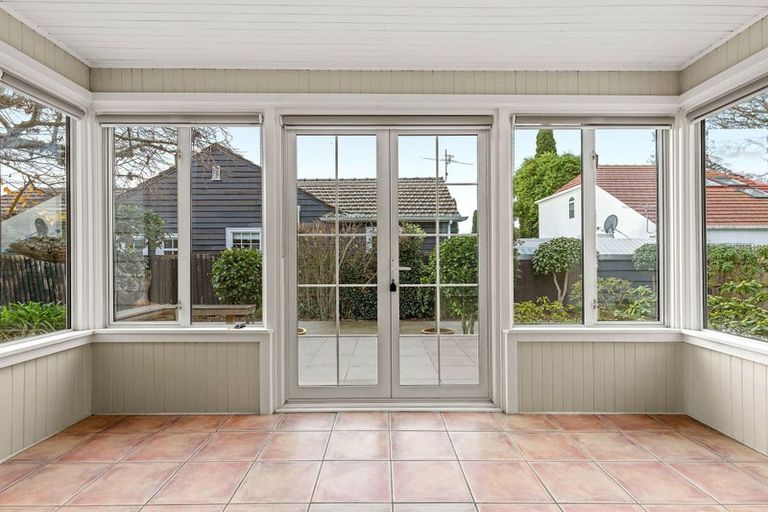 Photo of property in 112 Clyde Road, Ilam, Christchurch, 8041