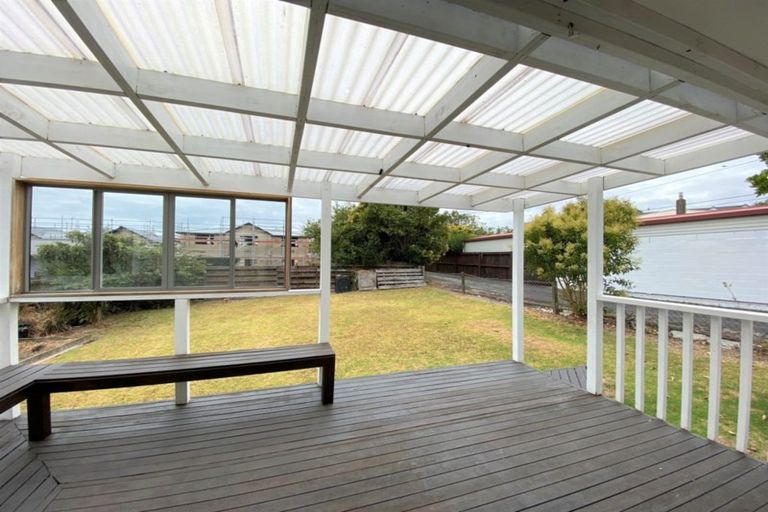 Photo of property in 4 Harding Avenue, Te Atatu South, Auckland, 0610