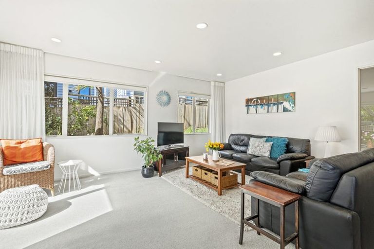 Photo of property in 1/46 Blakeborough Drive, Forrest Hill, Auckland, 0620