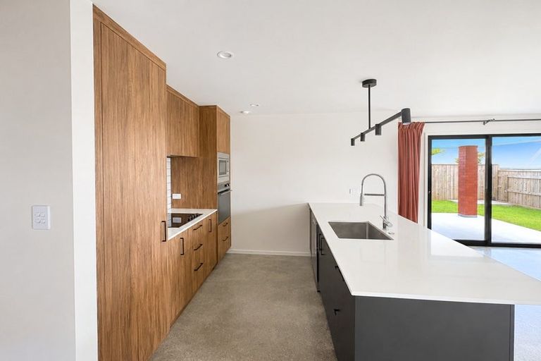 Photo of property in 5 Wheeler Place, Upper Vogeltown, New Plymouth, 4310