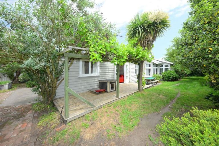 Photo of property in 27 Owles Terrace, New Brighton, Christchurch, 8061