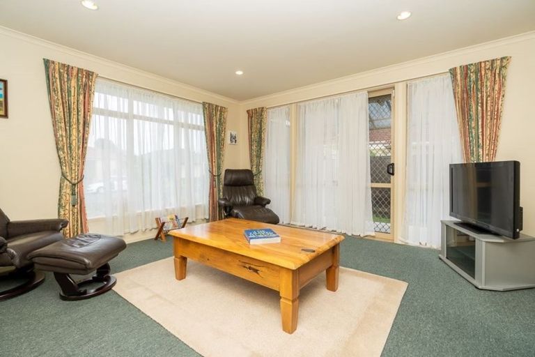 Photo of property in 24 Gardenia Close, Melville, Hamilton, 3206