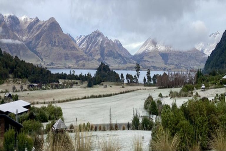 Photo of property in 18 Lookout Drive, Mount Creighton, Queenstown, 9371