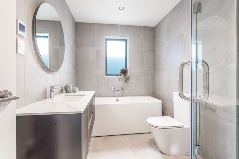 Photo of property in 28 Coast Garden Drive, Hobsonville, Auckland, 0616